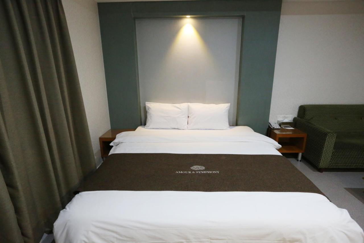 Amour Hotel Suwon Exterior foto