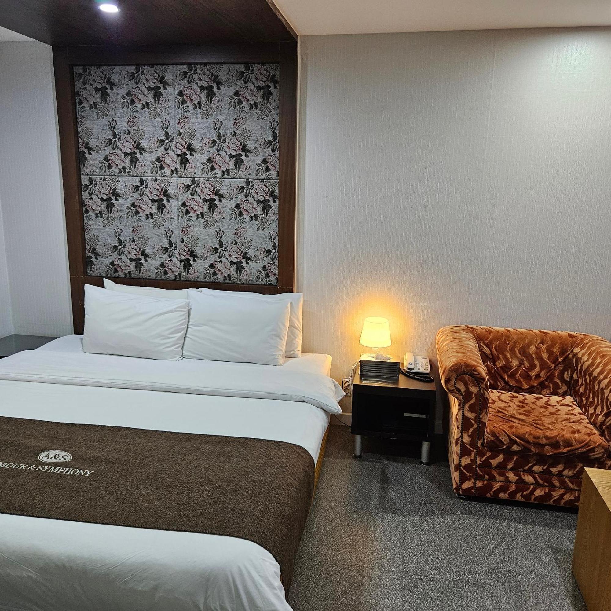 Amour Hotel Suwon Exterior foto