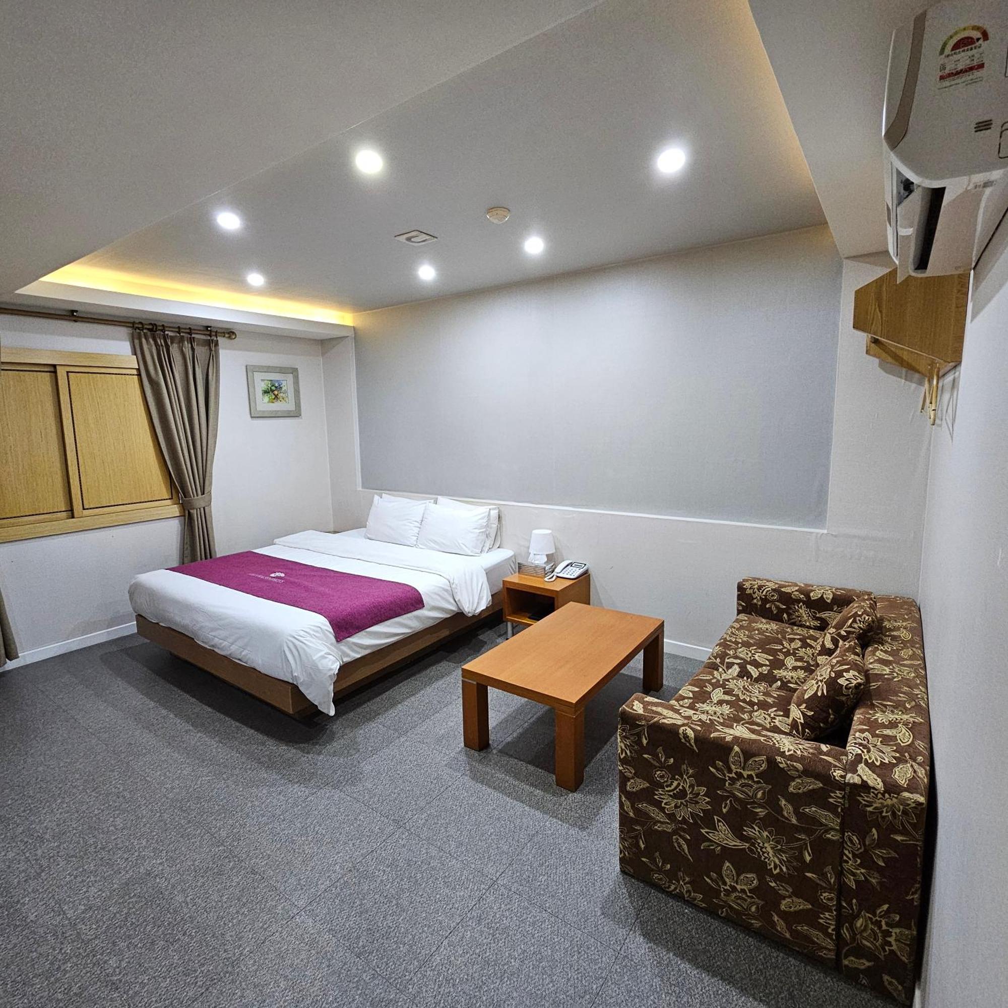 Amour Hotel Suwon Exterior foto