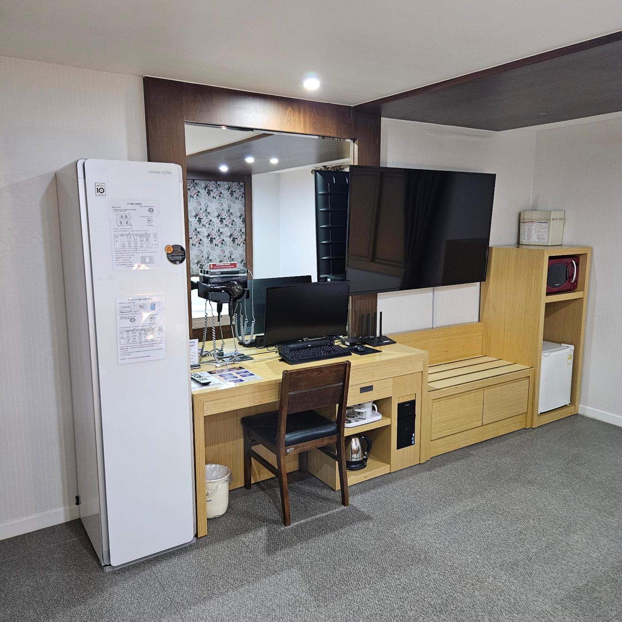 Amour Hotel Suwon Exterior foto