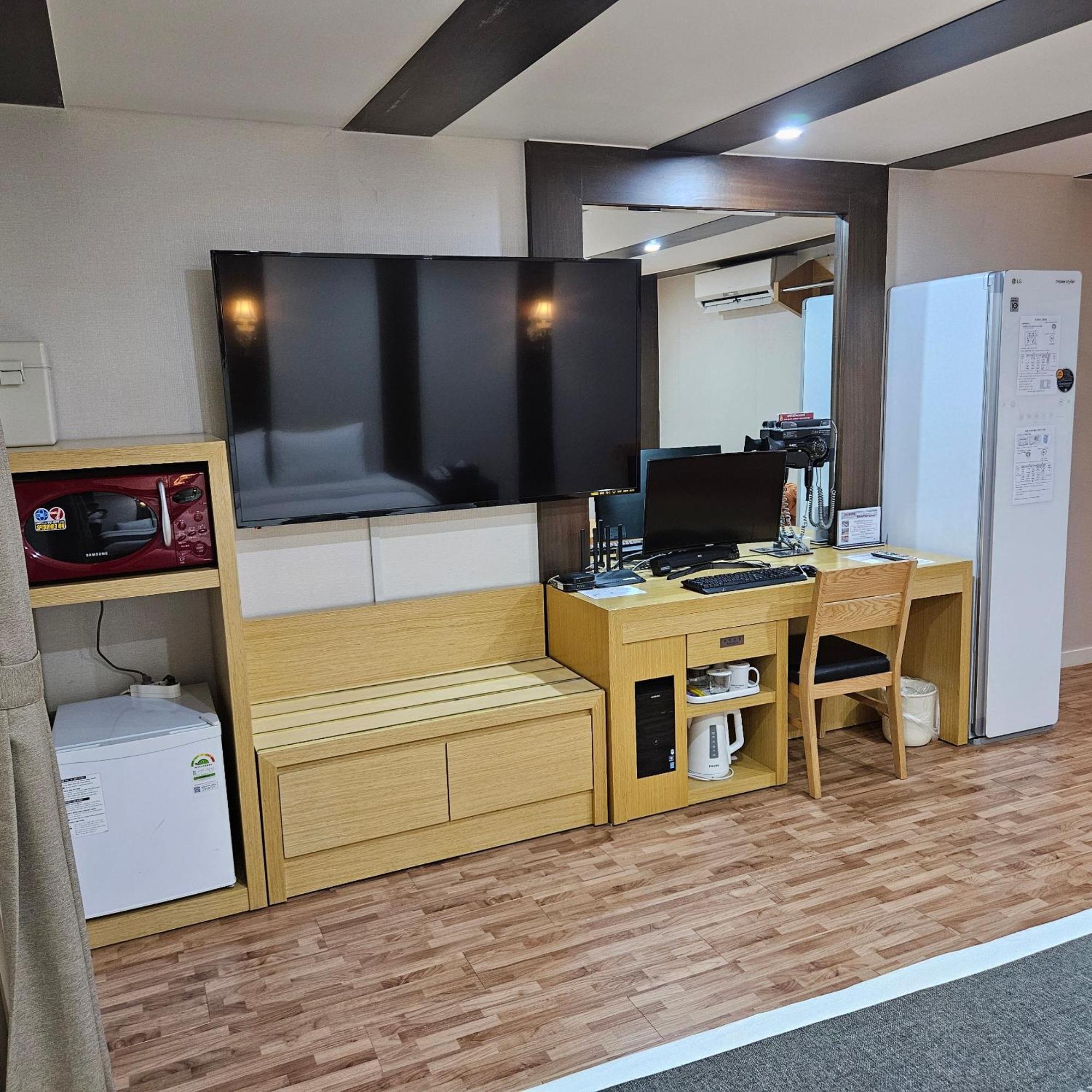 Amour Hotel Suwon Exterior foto