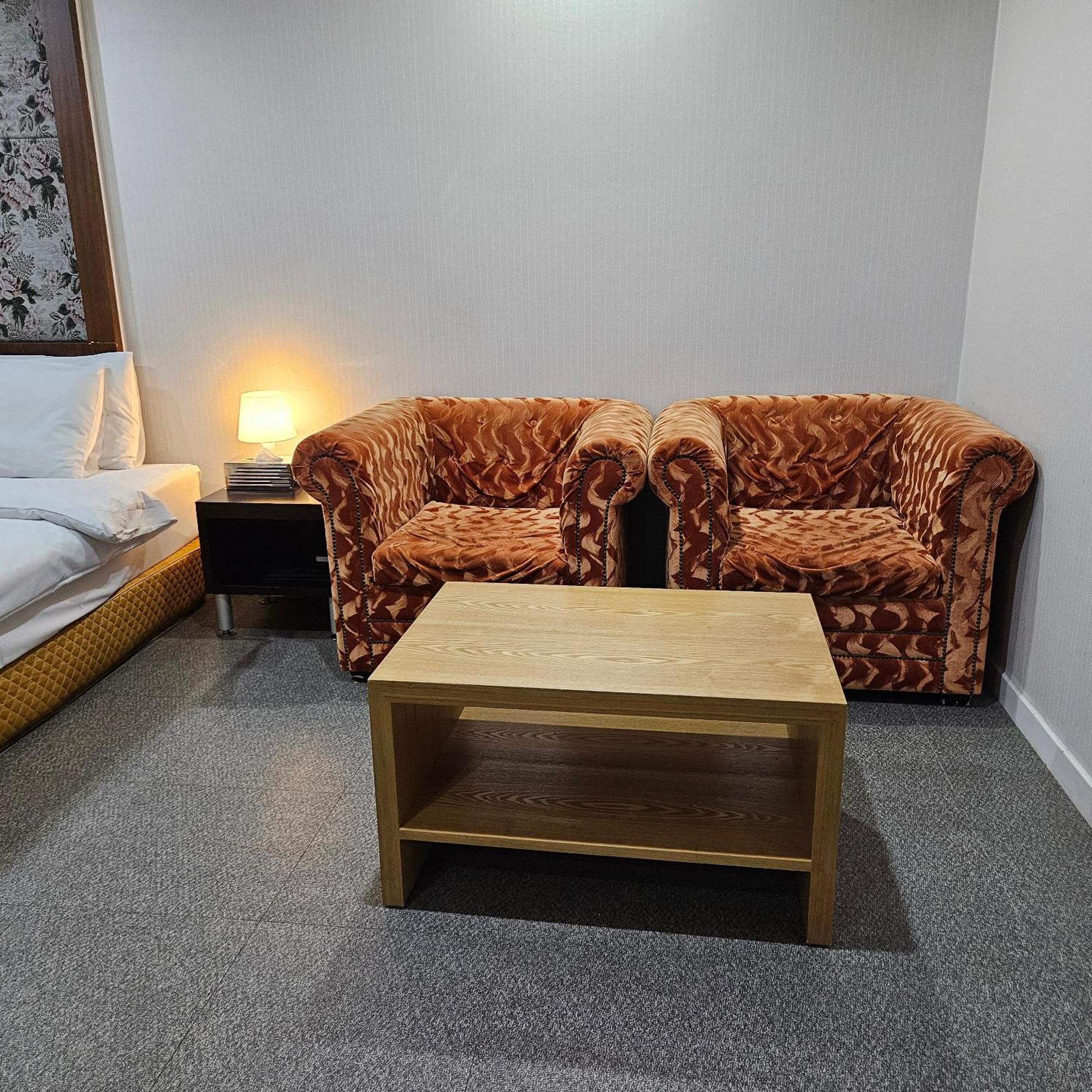 Amour Hotel Suwon Exterior foto