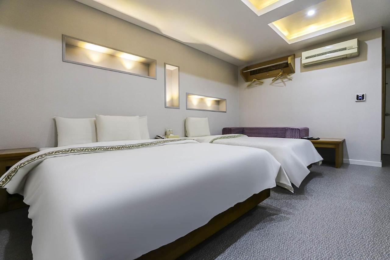 Amour Hotel Suwon Exterior foto