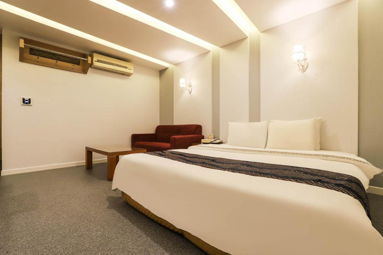 Amour Hotel Suwon Exterior foto