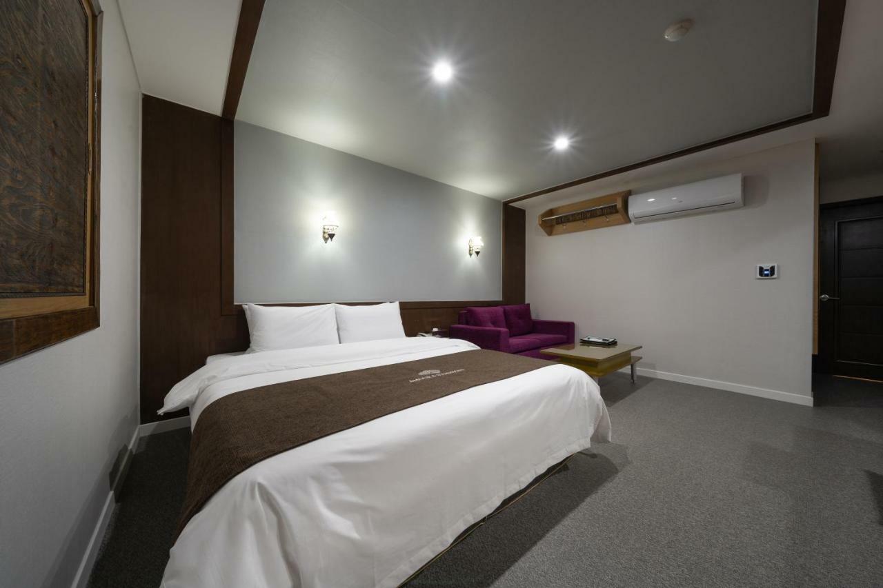 Amour Hotel Suwon Exterior foto
