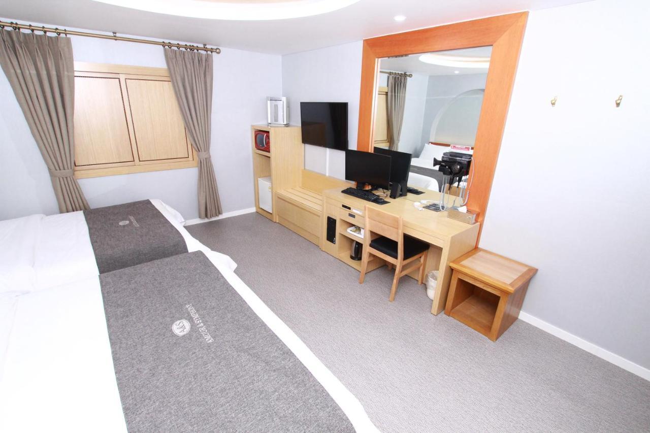 Amour Hotel Suwon Exterior foto