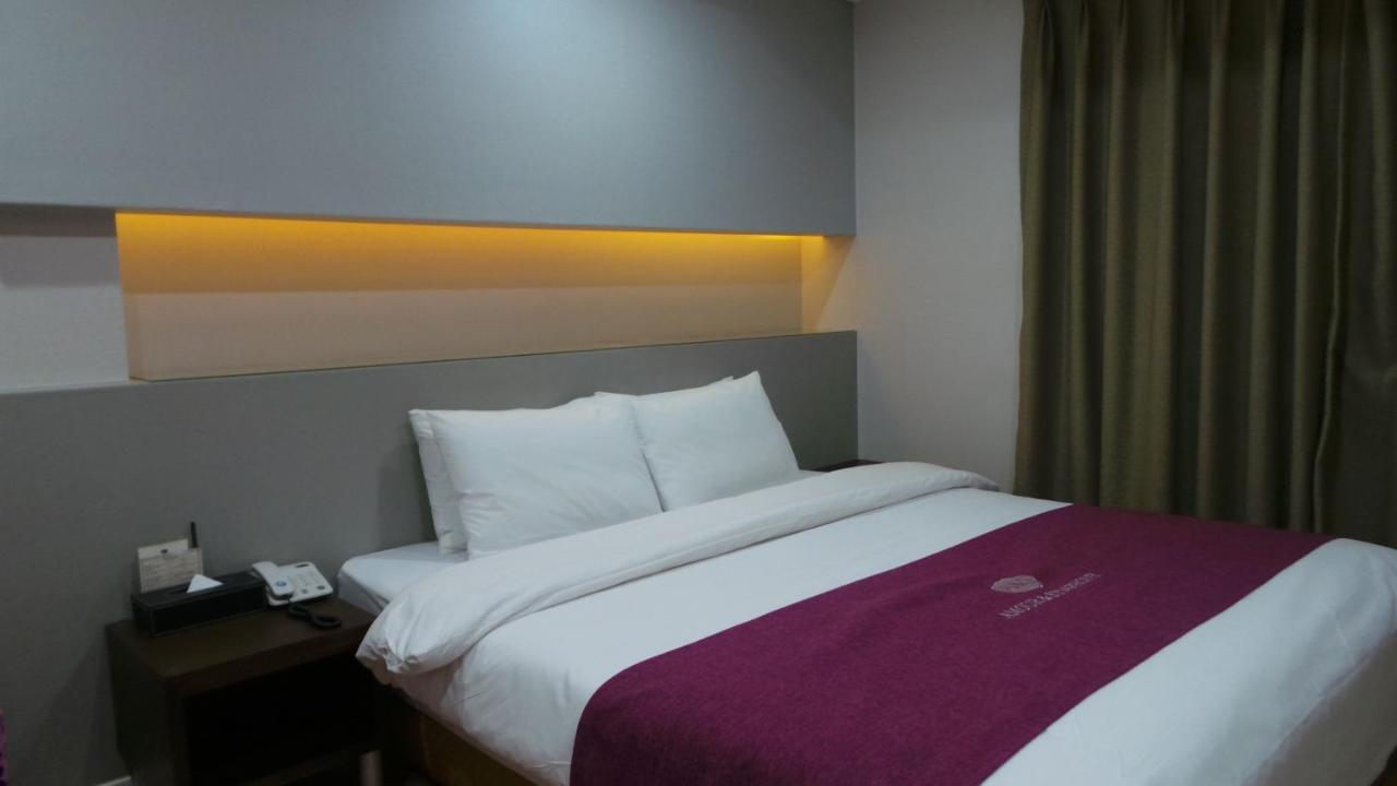 Amour Hotel Suwon Exterior foto