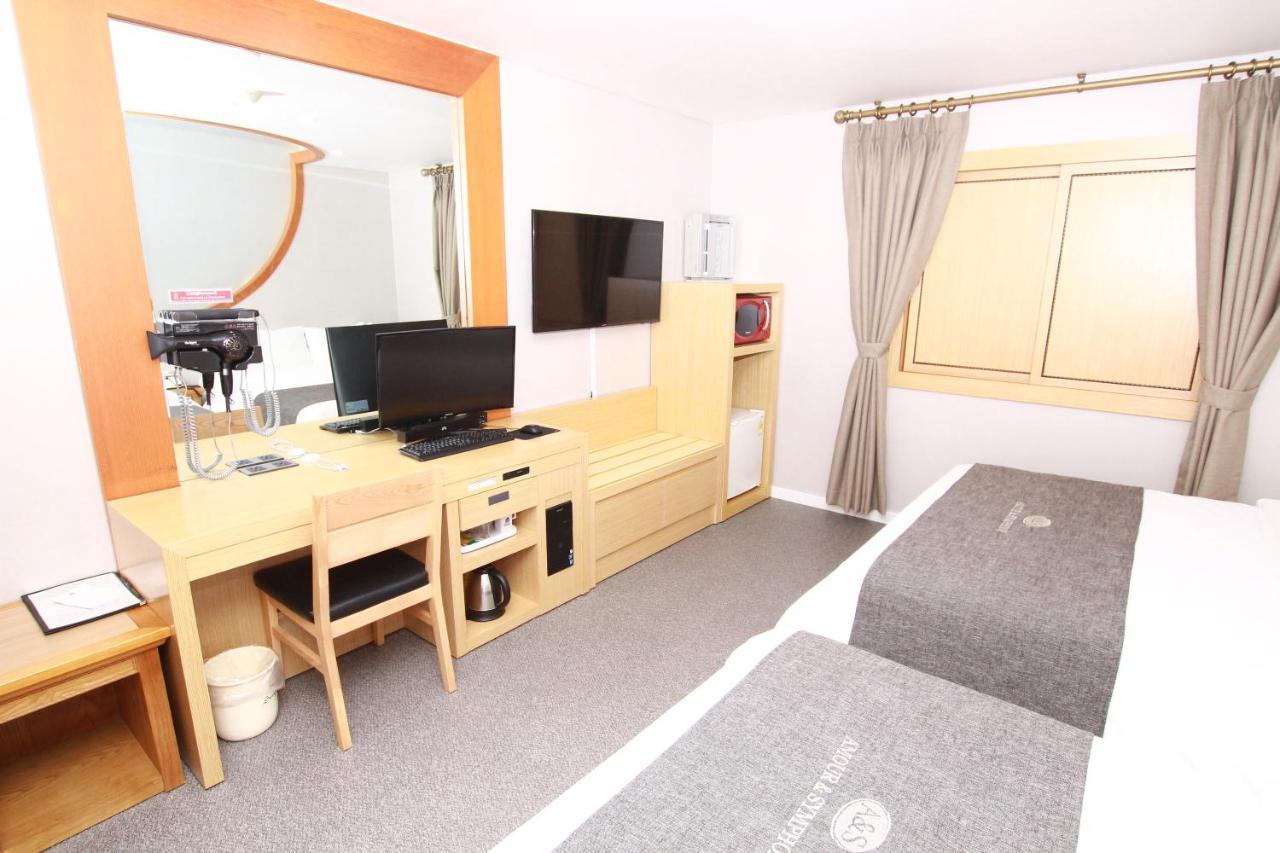 Amour Hotel Suwon Exterior foto
